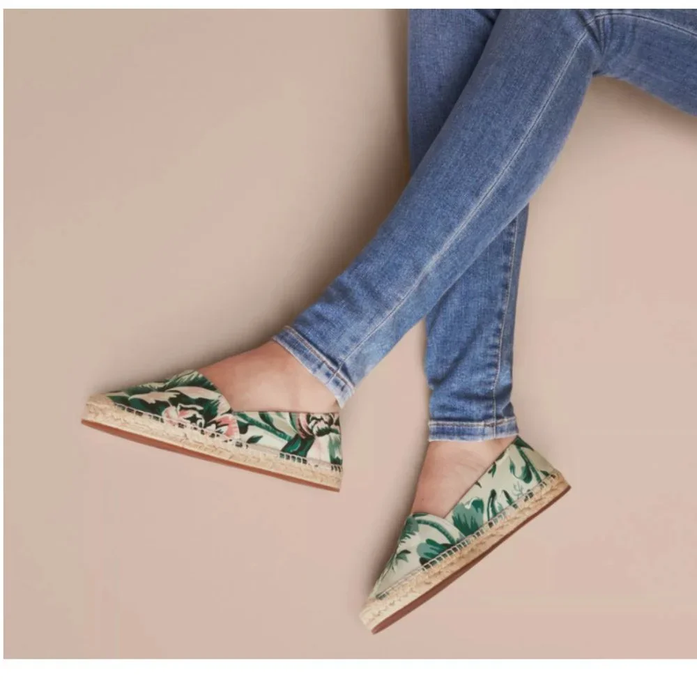 NIB Burberry Peony Rose Print Canvas Espadrilles
